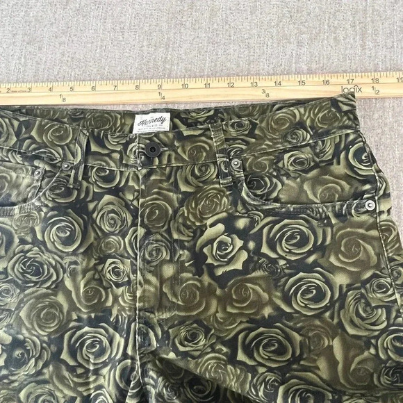 The Kennedy Denim Co Mens Green Printed Stone Rose Bermuda Shorts‎ Size 32 - Picture 8 of 11